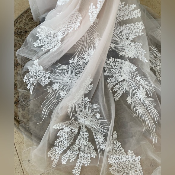 Pronovias Albiorix Size 6 - Picture 7 of 8